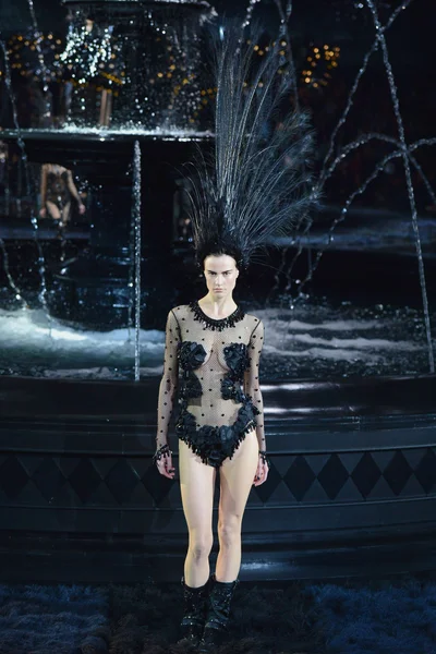 Look 27